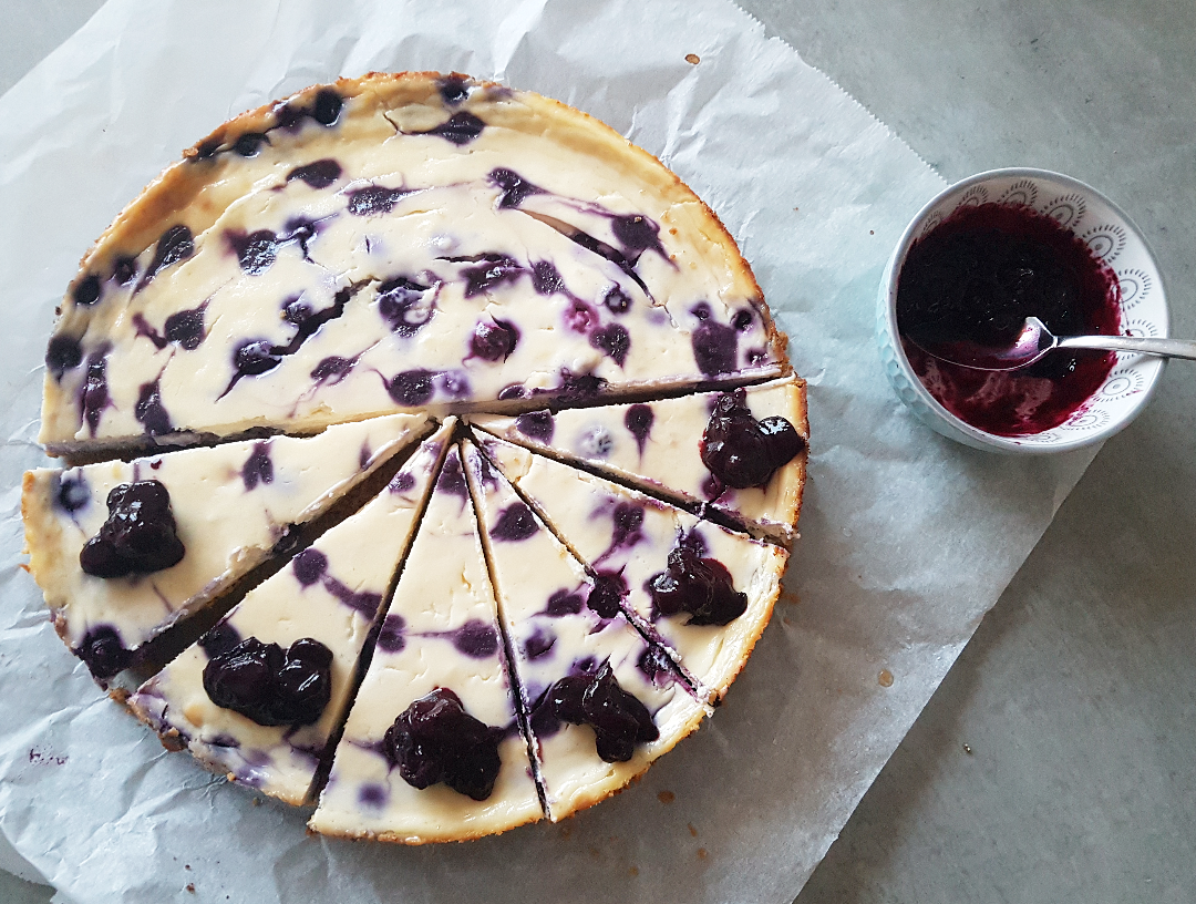 Blauwe bessen cheesecake swirl – Eefjesfinest, image size:1080x816